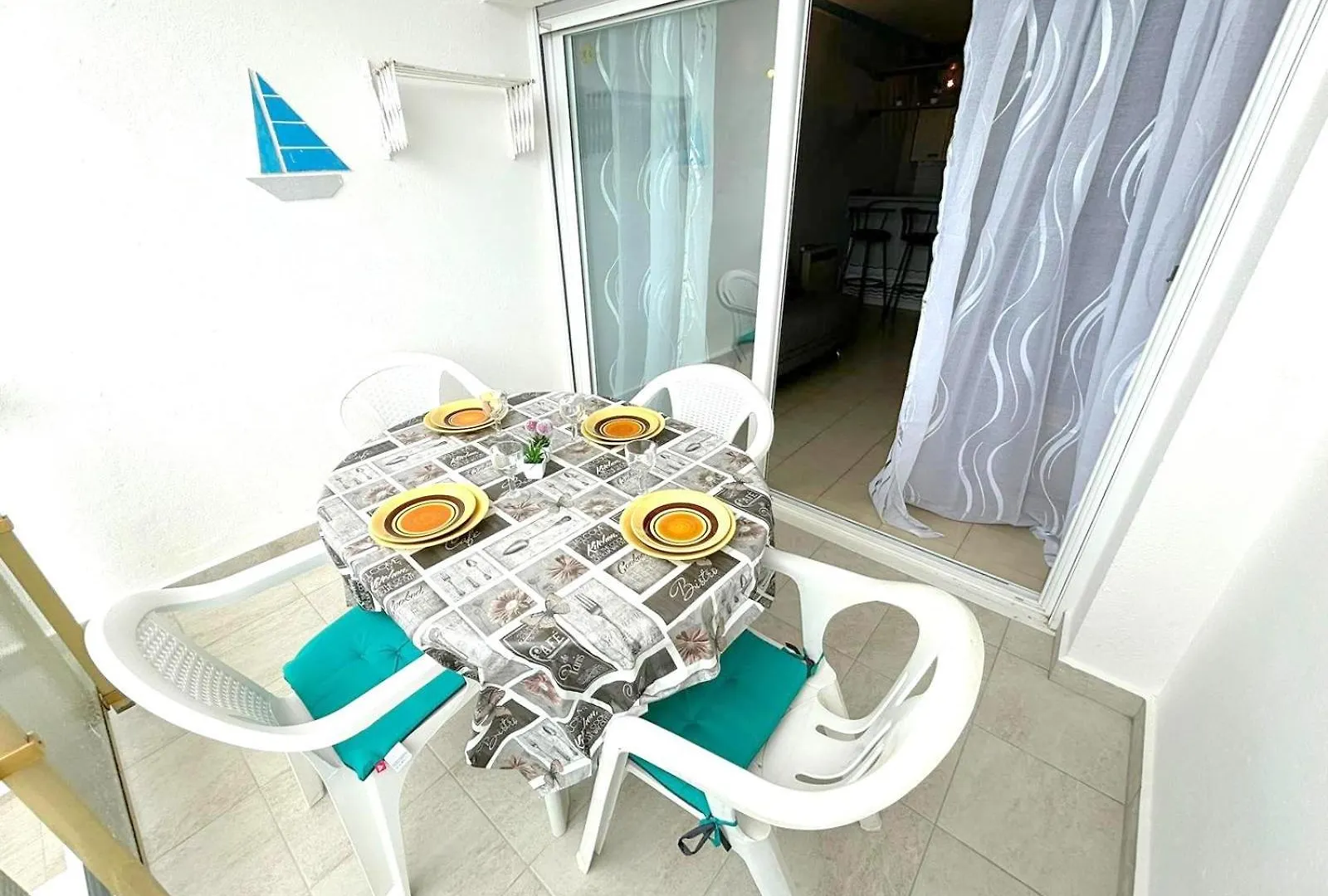 Meda Chica 3E Apartment Roses